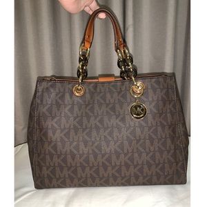 MICHAEL KORS Cynthia Logo Satchel Tote